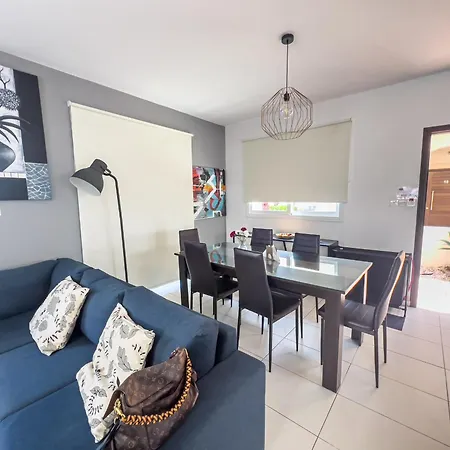 Melinda - & Pool Retreat Vilă *