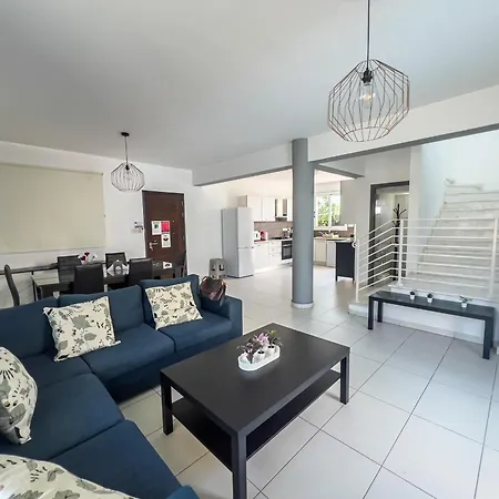 Melinda - & Pool Retreat * بروتاراس