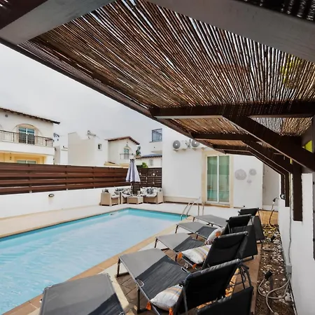 Melinda - & Pool Retreat فيلة
