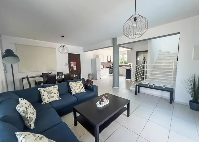 Melinda - & Pool Retreat