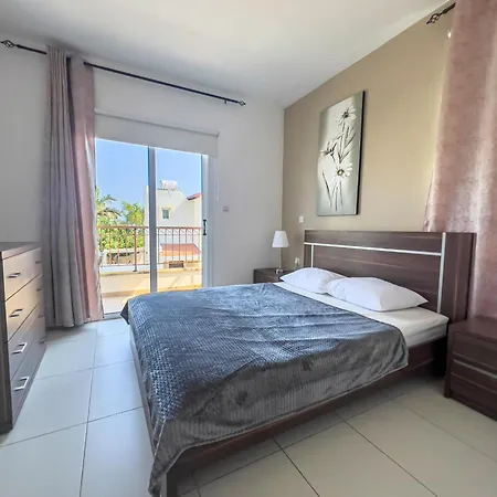 Melinda - & Pool Retreat Willa *